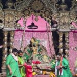 ब्रज में झूलन उत्सव की धूम: 10 किलो सोना और 1000 किलो चांदी के झूले पर विराजे बांके बिहारी