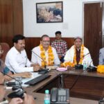 सेवानिवृत्ति पर दी गई विदाई -कलेक्टर ने किया सम्मानित