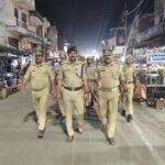 सीओ गोला ने भारी पुलिस बल के साथ किया पैदल गश्त  सुरक्षा व्यवस्था को लेकर बाजारों व प्रमुख चौराहों पर चला सघन चेकिंग अभियान