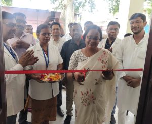 प्राथमिक स्वास्थ्य केंद्र मूरतगंज में नवनिर्मित रैन बसेरा का उद्घाटन, गर्भवती महिलाओं को बांटे फल