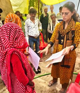 कलेक्टर ने मुख्यमंत्री कृषक जीवन कल्याण योजना के तहत स्वीकृत की क्षतिपूर्ति सहायता राशि